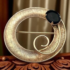 Vintage Pin Brooch Gold Filled Black Onyx Textured Design Figural  7S